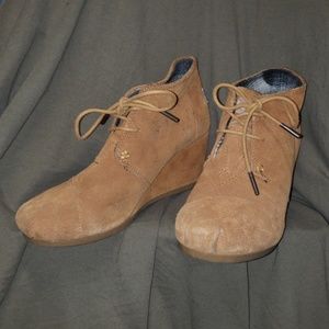 7.5 Desert Wedge TOMS in Chestnut